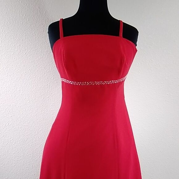 B2 WOMEN DRESS SIZE 4 CHRISTMAS RED COLOR - Picture 3 of 8